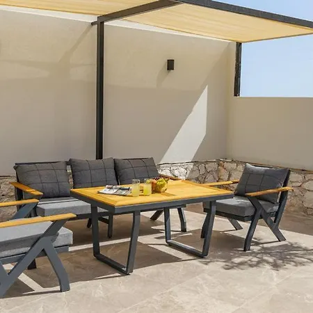 Villa Bayindirda Korunakli 4 Kisilik Kaş
