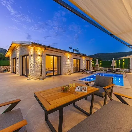 Villa Bayindirda Korunakli 4 Kisilik *