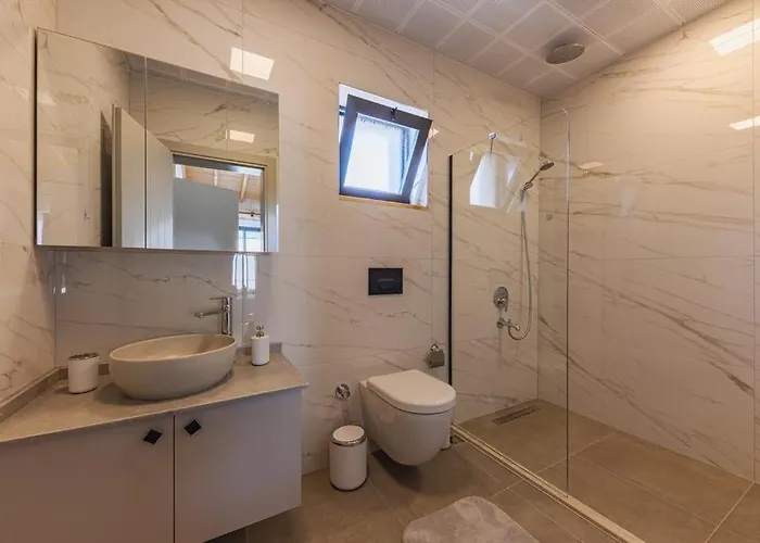 Villa Bayindirda Korunakli 4 Kisilik Kaş