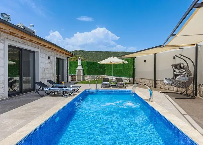 Bayindirda Korunakli 4 Kisilik Kaş